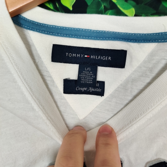 Tommy Hilfiger Graphic T-Shirt (Symbol) - Picture 2 of 3